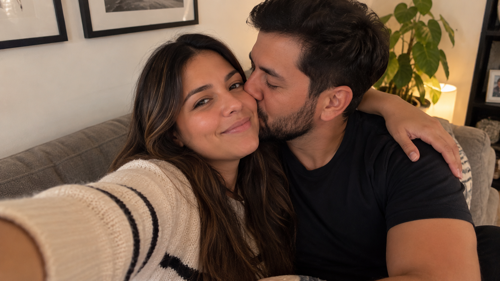 Pareja abrazándose como representación de reconciliación y acercamiento